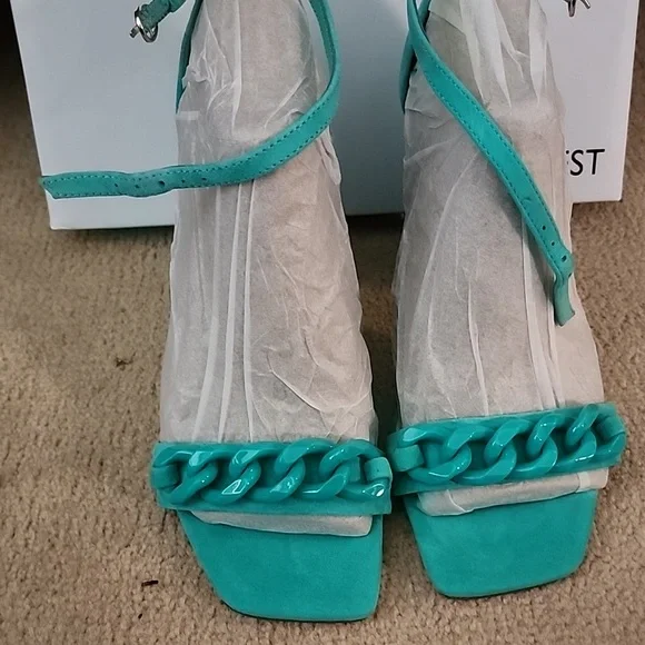 NINE WEST - Picture 4 of 7